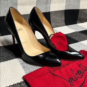 Christian Louboutin great shape black smooth leather red bottom pump heels shoes